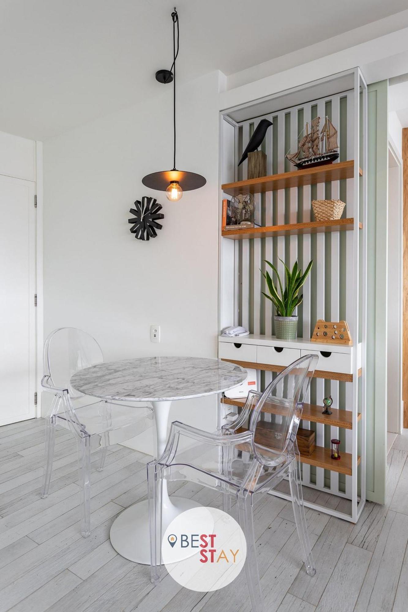 Apartamento No Coracao Do Leblon, Com Limpeza Diaria Incluida *